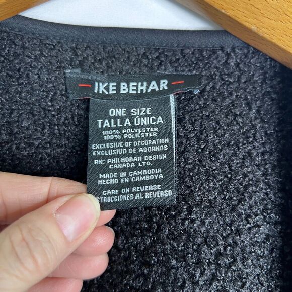 Ike Behar Black Aztec Print Blanket Shawl Sweater Cape Fuzzy Interior One Size - Picture 8 of 10